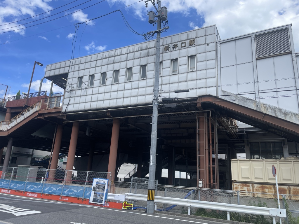 JR新井口駅まで徒歩11分(800m)